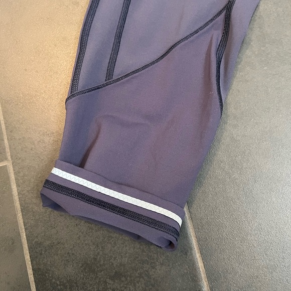 Lululemon All the Right Places 23”, Size 8, EUC, No front seam! - Picture 7 of 10